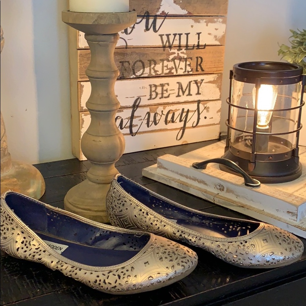 Steve Madden gold flats size 6